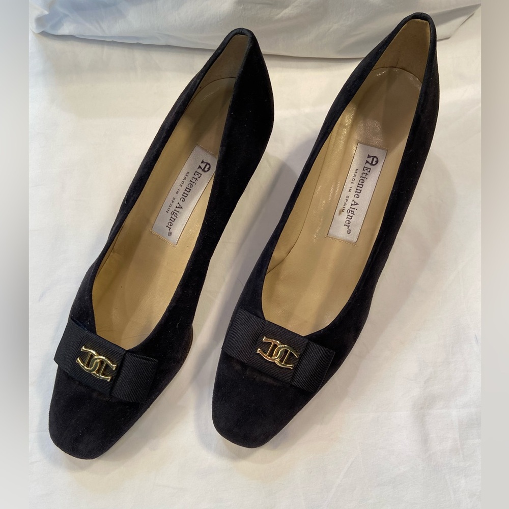 Etienne Aigner‎ vintage blue suede pumps Fiesta, gold logo accent bow, size 10